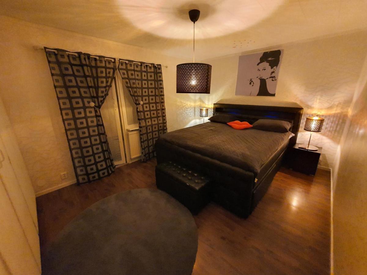 "Klippstigen" Villa For 10 Persons With Massage Chair, Sauna And Billiard Table Hultsfred Exteriör bild