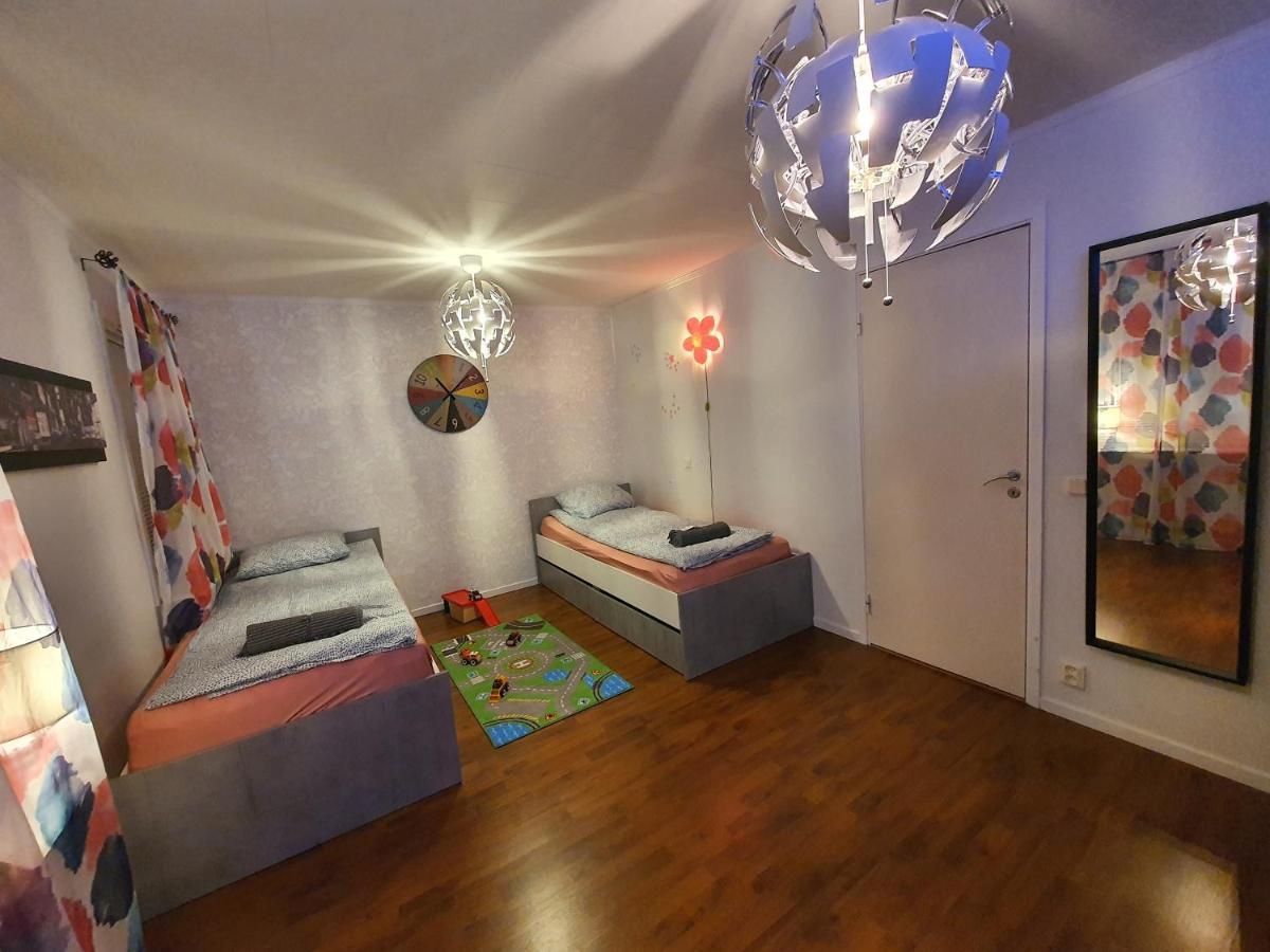 "Klippstigen" Villa For 10 Persons With Massage Chair, Sauna And Billiard Table Hultsfred Exteriör bild